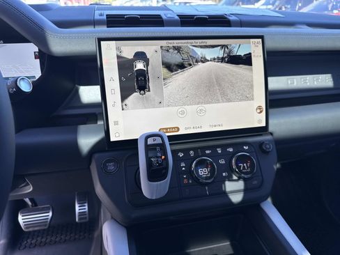 Certified 2026 Land Rover Defender 110 OCTA image 25