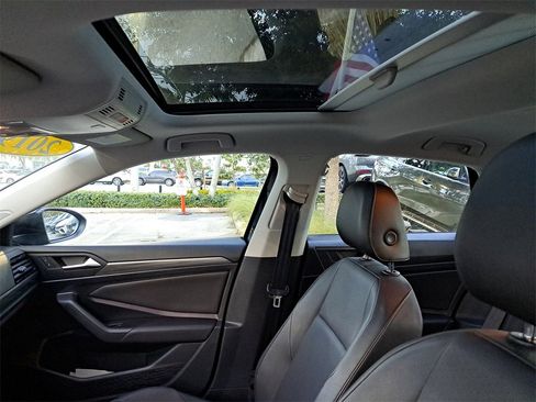 Certified 2019 Volkswagen Jetta SEL image 15