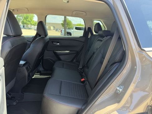 Used 2025 Nissan Rogue SV AWD/4WD image 27