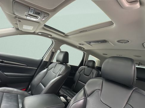 Used 2025 Kia Telluride S AWD/4WD image 16