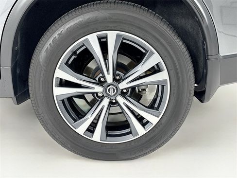 Used 2018 Nissan Rogue SL image 31