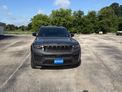 New 2026 Jeep Grand Cherokee L Limited w/ Limited Altitude Package AWD/4WD image 2