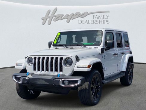 Used 2023 Jeep Wrangler Unlimited Sahara w/ Cold Weather Group AWD/4WD image 9