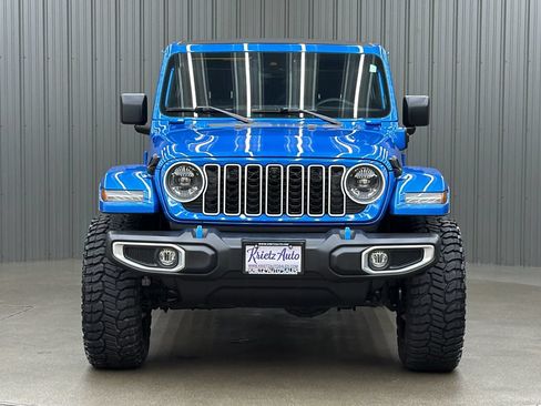 Used 2024 Jeep Wrangler Unlimited Sahara w/ Technology Group AWD/4WD image 8
