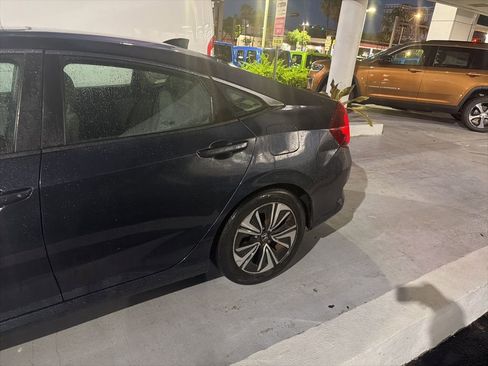 Used 2017 Honda Civic EX-T image 3