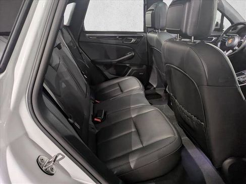 Used 2022 Porsche Macan image 25