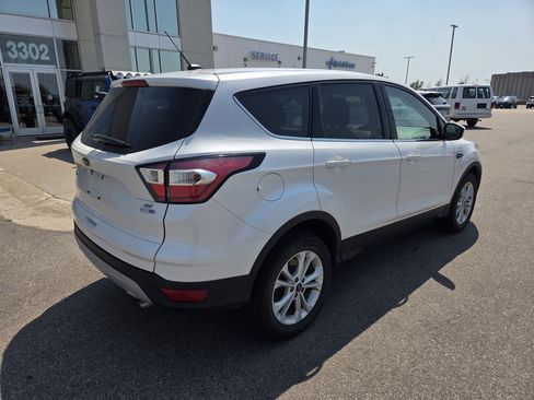 Used 2017 Ford Escape SE AWD/4WD image 5