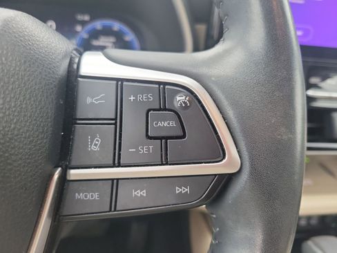 Used 2023 Toyota Highlander Limited FWD image 28