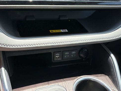 Used 2024 Toyota Highlander Limited AWD/4WD image 15