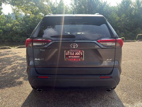 Used 2021 Toyota RAV4 XLE AWD/4WD image 6