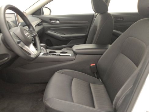 Used 2025 Nissan Altima 2.5 SV FWD image 17
