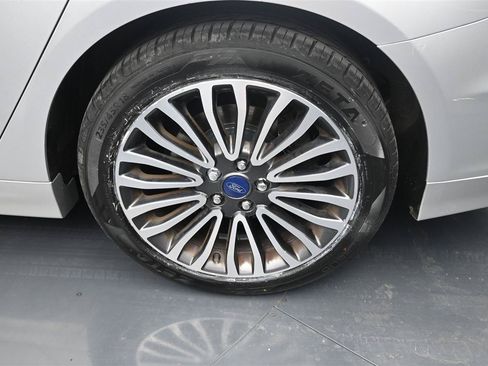 Used 2018 Ford Fusion Titanium AWD/4WD image 18
