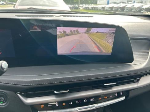 Used 2024 Cadillac XT4 Premium Luxury FWD image 9