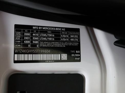 Used 2025 Mercedes-Benz Sprinter 2500 image 79