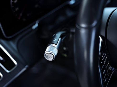 Used 2022 Mercedes-Benz S 500 4MATIC w/ AMG Line Package image 16