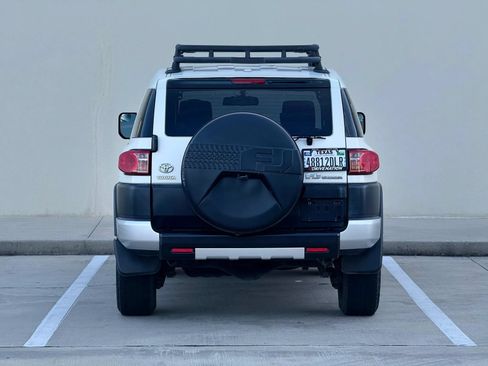 Used 2011 Toyota FJ Cruiser 2WD w/ Convenience Pkg image 6