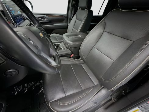 Used 2023 Chevrolet Suburban Premier image 11