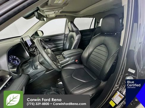 Used 2023 Toyota Highlander XLE AWD/4WD image 23
