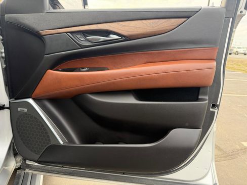 Used 2019 Cadillac Escalade ESV Premium Luxury image 87