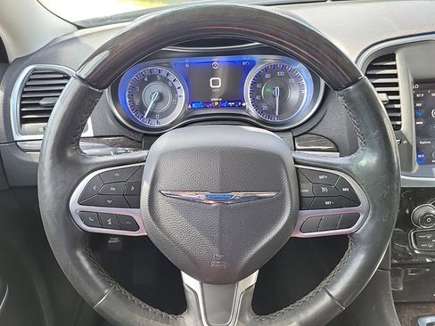 Used 2019 Chrysler 300 Limited image 19