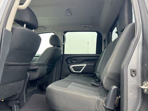 Used 2017 Nissan Titan SV image 15