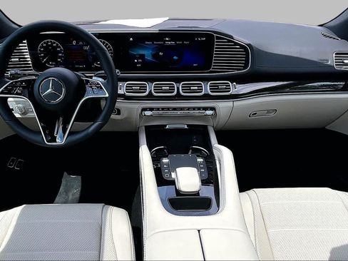 Used 2025 Mercedes-Benz GLE 450e 4MATIC image 16