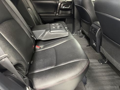 Used 2021 Toyota 4Runner TRD Off-Road Premium w/ Moonroof Package AWD/4WD image 27