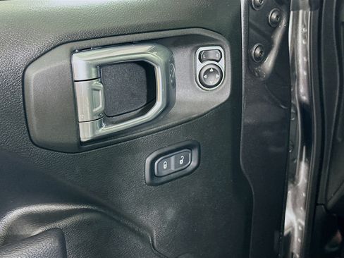 Used 2024 Jeep Wrangler Unlimited AWD/4WD image 15