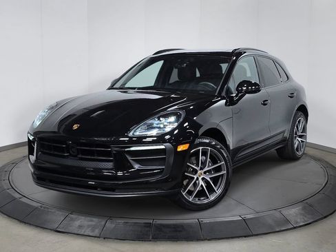 Certified 2026 Porsche Macan AWD/4WD image 1