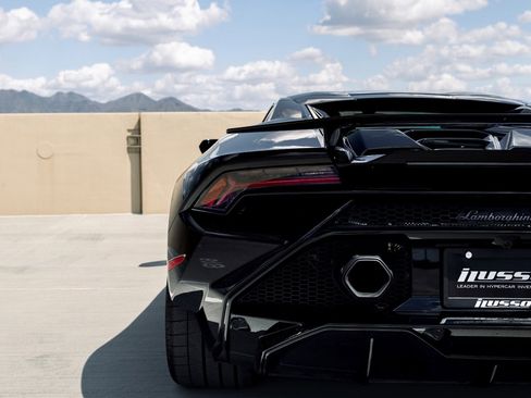 Used 2024 Lamborghini Huracan Tecnica image 40