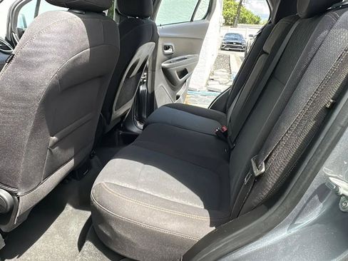 Used 2020 Chevrolet Trax LS FWD image 27