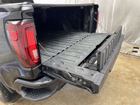 Certified 2022 GMC Sierra 1500 AT4 w/ AT4 Premium Package image 25