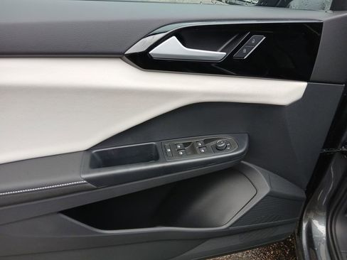 New 2025 Volkswagen Taos S image 11