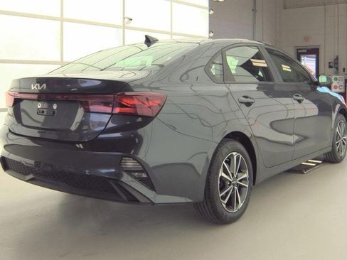 Used 2023 Kia Forte LXS image 2