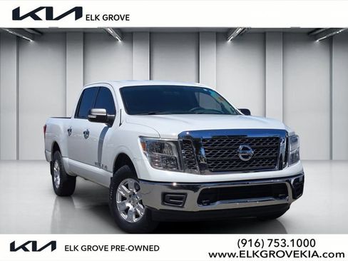 Used 2018 Nissan Titan SV AWD/4WD image 1