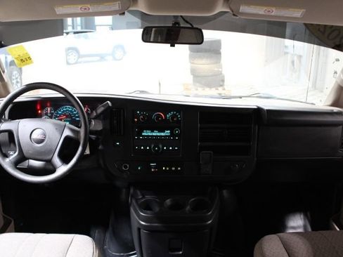 Used 2024 GMC Savana 3500 Extended image 2