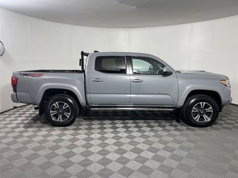Used 2019 Toyota Tacoma TRD Sport w/ Technology Package AWD/4WD image 8