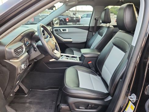 Certified 2022 Ford Explorer XLT w/ Equipment Group 202A image 15
