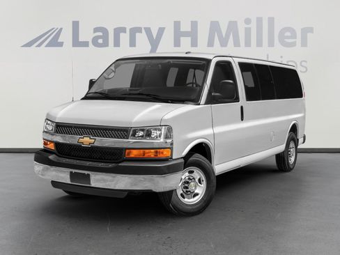 Used 2018 Chevrolet Express 3500 LS RWD image 1