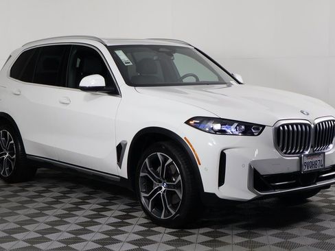 Used 2026 BMW X5 sDrive40i w/ Premium Package image 3