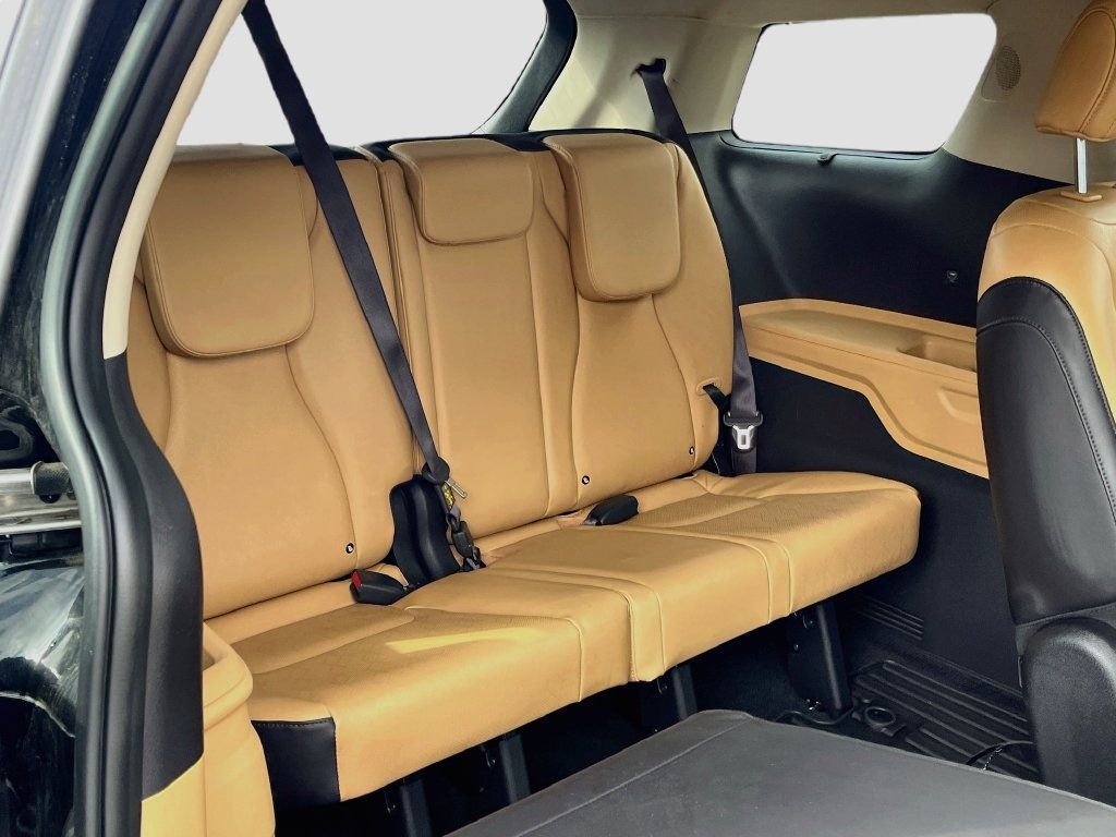 Used 2024 Kia Carnival EX FWD image 27