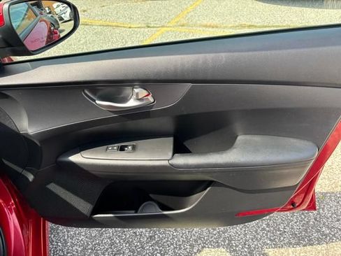 Used 2021 Kia Forte LXS FWD image 17