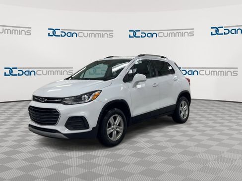Used 2020 Chevrolet Trax LT w/ LT Convenience Package AWD/4WD image 4