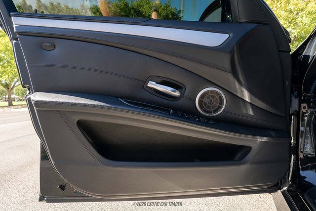 Used 2010 BMW M5 RWD image 40