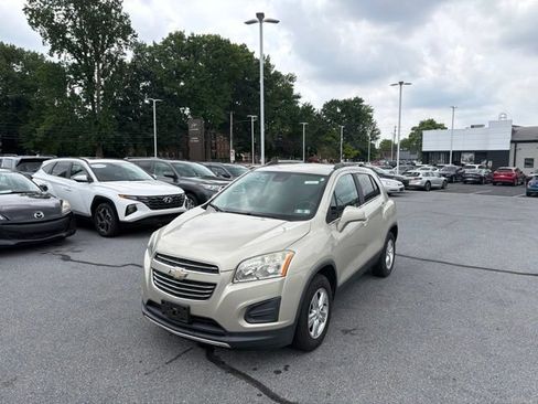 Used 2016 Chevrolet Trax LT w/ LT Convenience Package AWD/4WD image 2