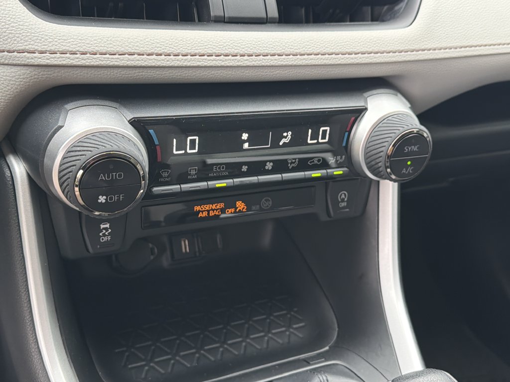Used 2022 Toyota RAV4 XLE w/ Convenience Package FWD image 28