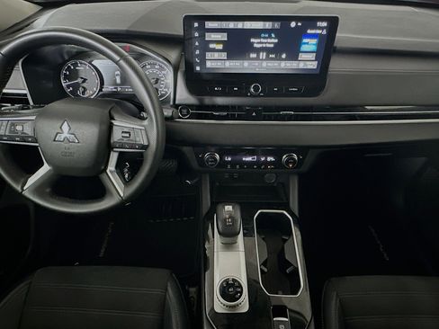 Used 2025 Mitsubishi Outlander SE FWD image 27