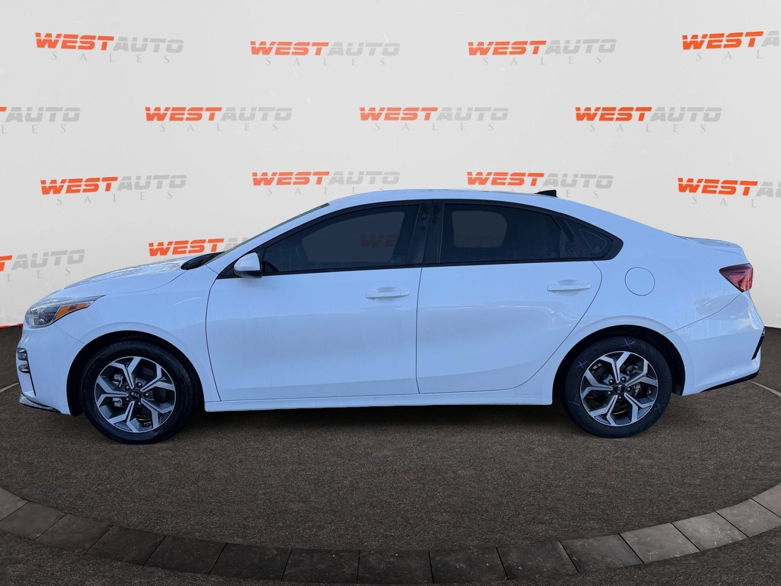 Used 2021 Kia Forte LXS FWD image 2
