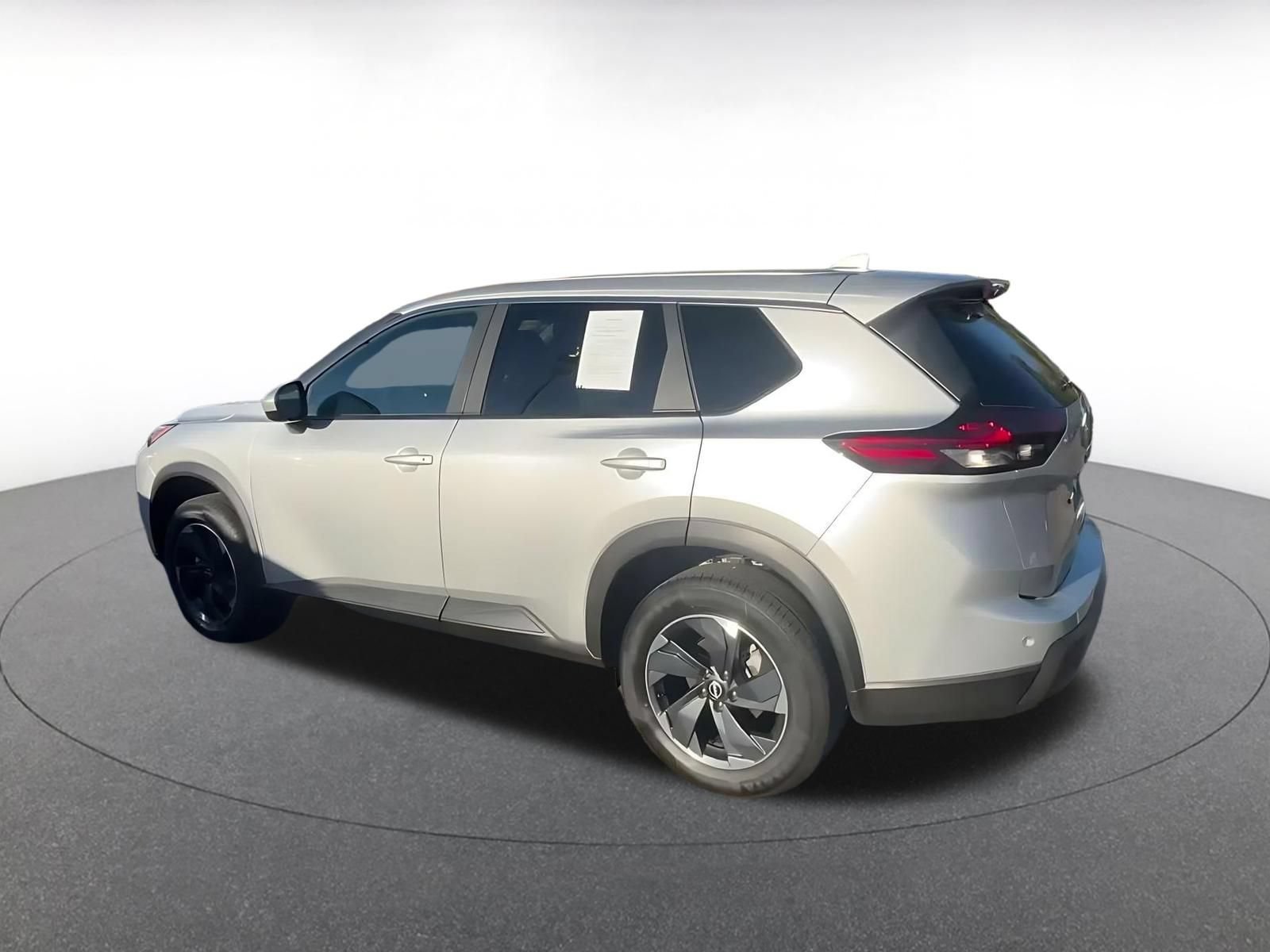 Used 2025 Nissan Rogue SV AWD/4WD image 9
