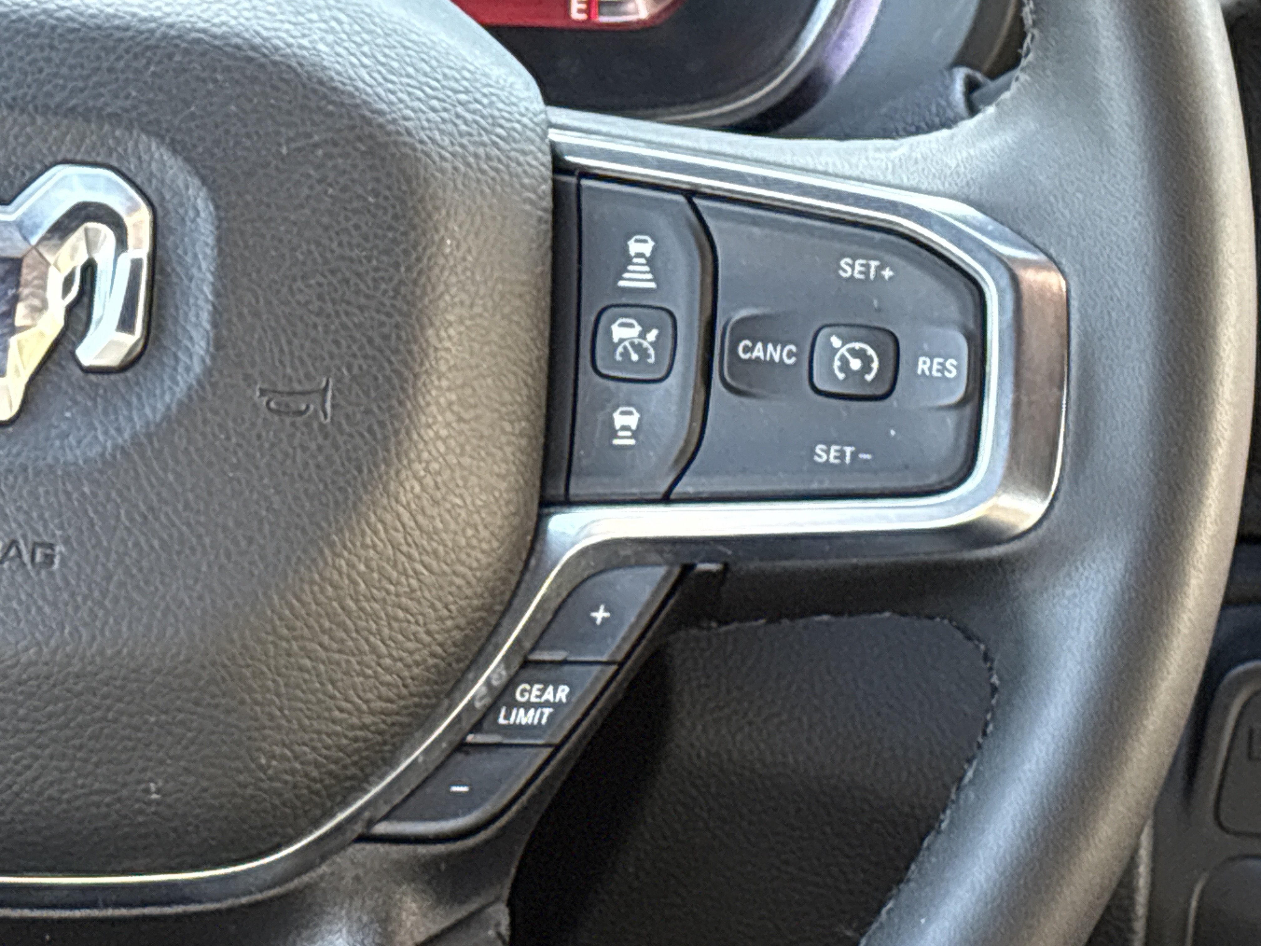 Used 2025 RAM 3500 Laramie AWD/4WD image 24